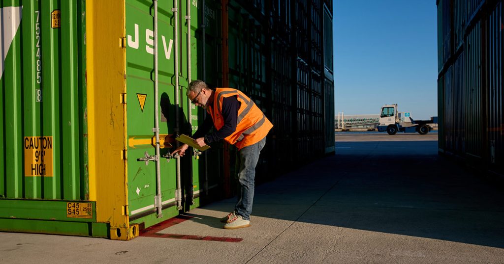 Documentos obligatorios para exportación marítima desde España: DUA, factura comercial, Bill of Lading y certificado de origen